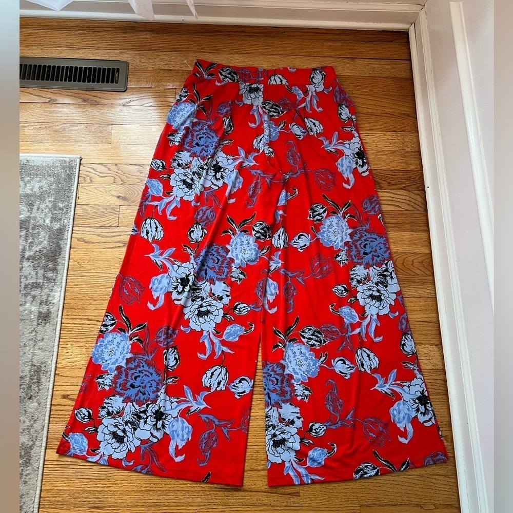 G.I.L.I. Red Floral Jetsetter Side Slit Pants Size M Resortwear Tropical Beachy - Picture 6 of 8